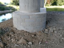 Kamenný obklad pilířů mostu, R2 Pstruša, Kriváň, Slovensko